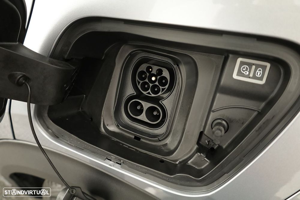 Peugeot e-2008 50 kWh GT - 6