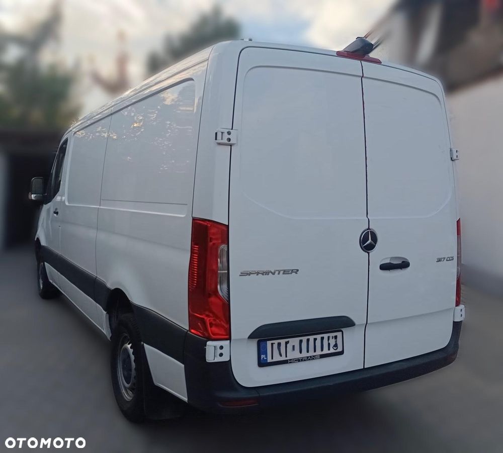 Mercedes-Benz Sprinter - 2