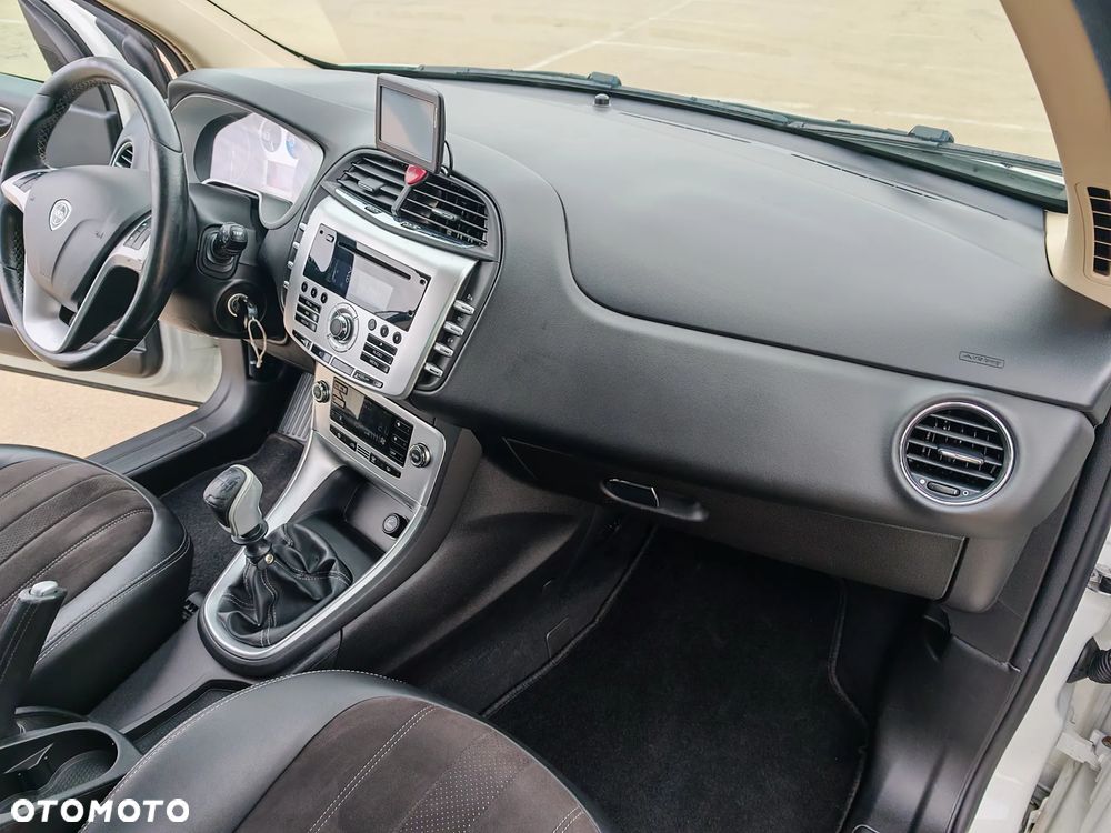 Lancia Delta 1.4 T-Jet 16v Oro - 17