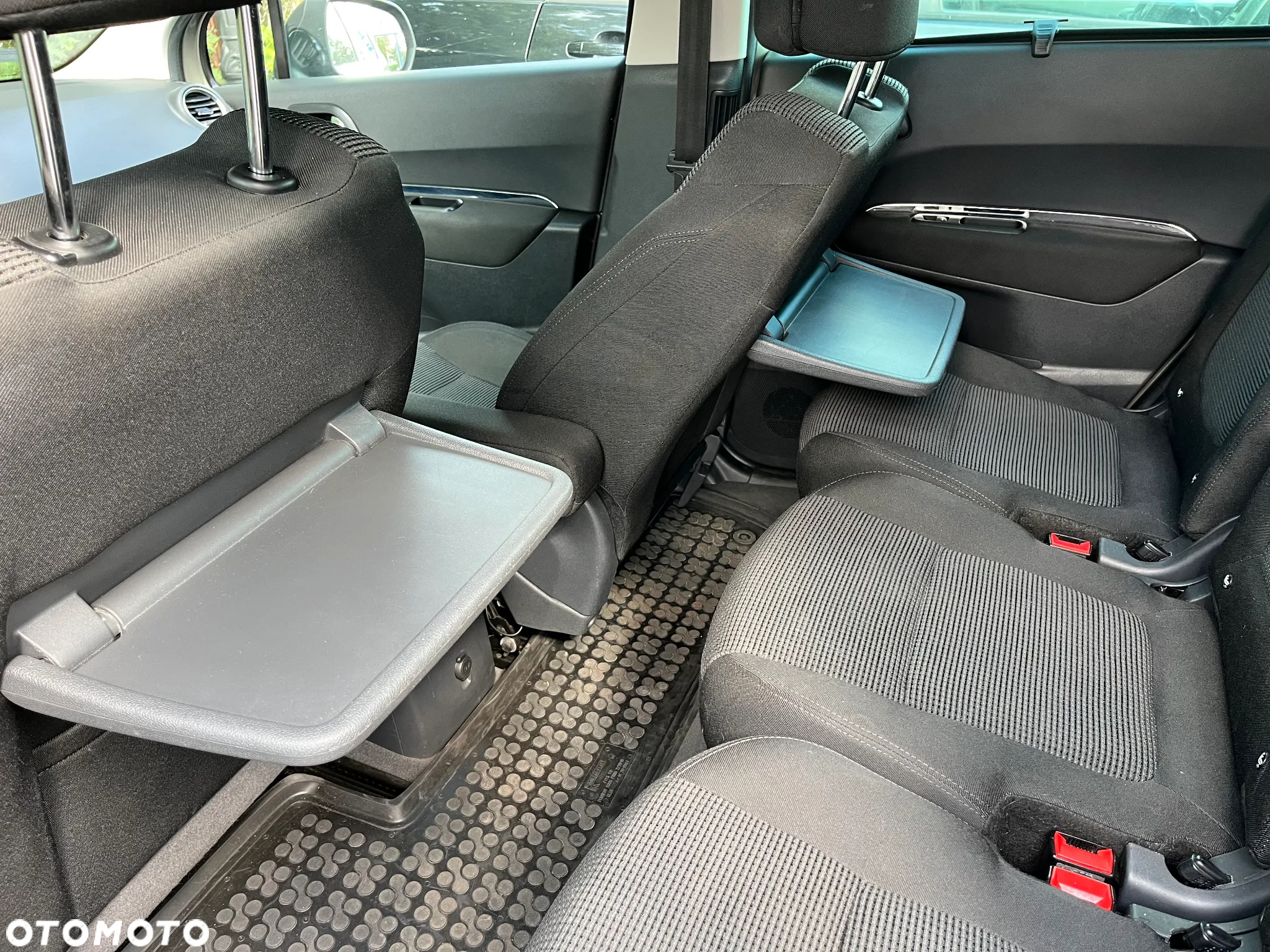 Peugeot 5008 - 8
