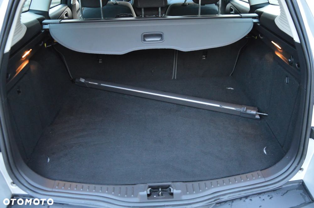 Ford Focus 1.6 TDCi DPF SYNC Edition - 19