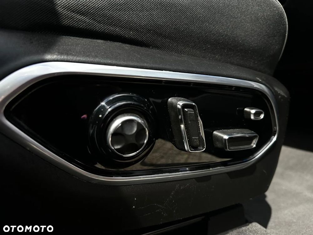 Jeep Grand Cherokee - 33