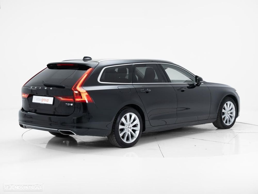 Volvo V90 2.0 T8 Momentum AWD Geartronic - 4