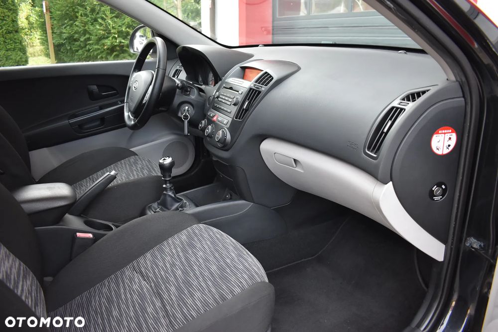 Kia Ceed - 11