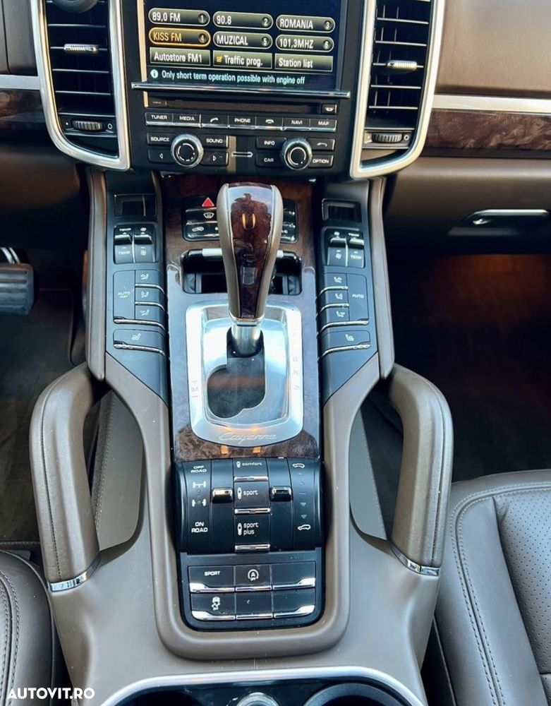 Porsche Cayenne - 10