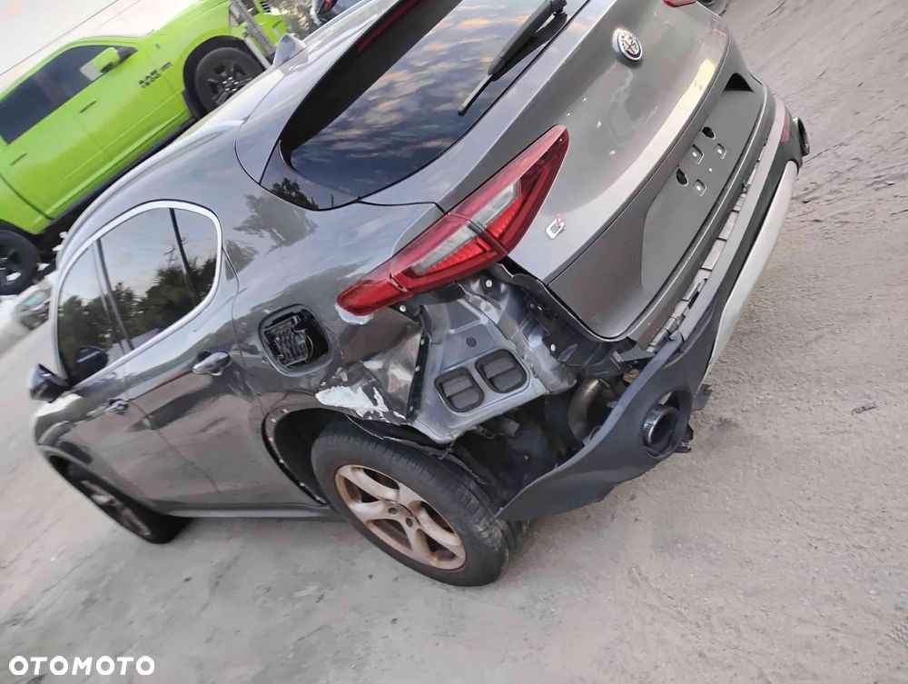 Alfa Romeo Stelvio 2.0 Turbo 16V AT8-Q4 Sprint - 25