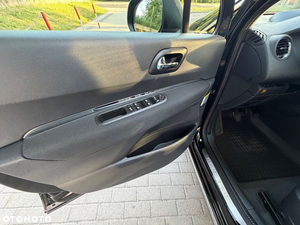 Peugeot 3008 HDi 150 Allure - 26
