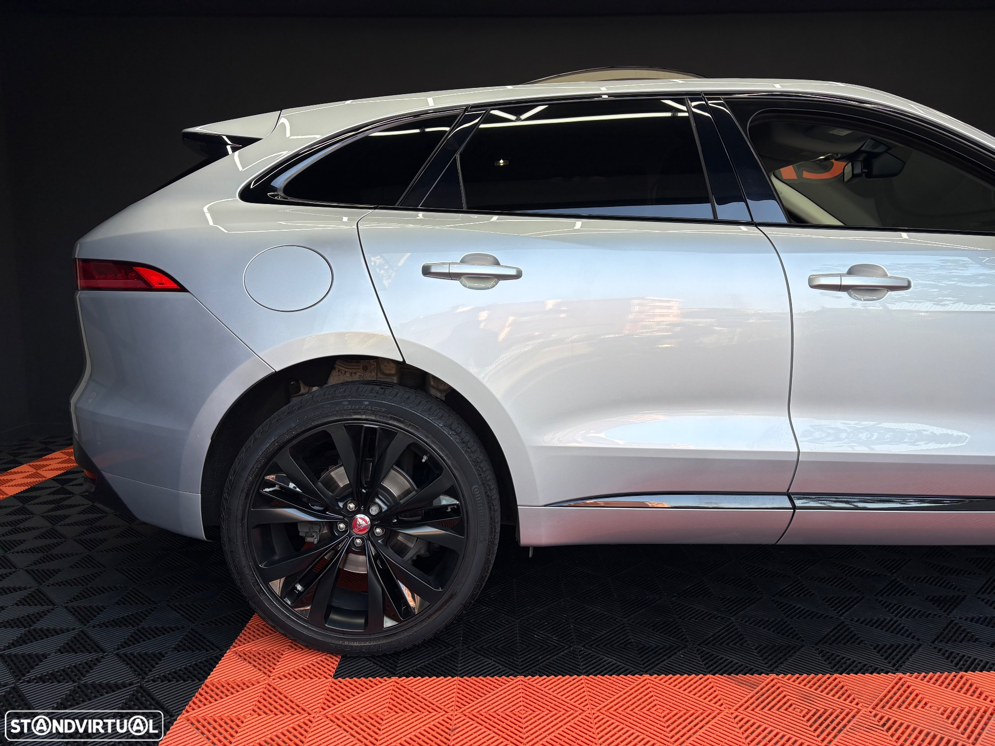 Jaguar F-Pace 20d Aut. R-Sport - 24