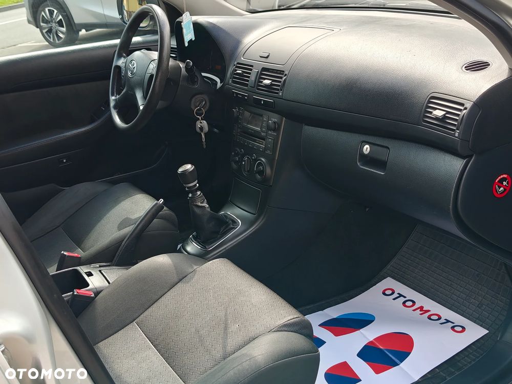 Toyota Avensis 2.0 D-4D Premium - 18