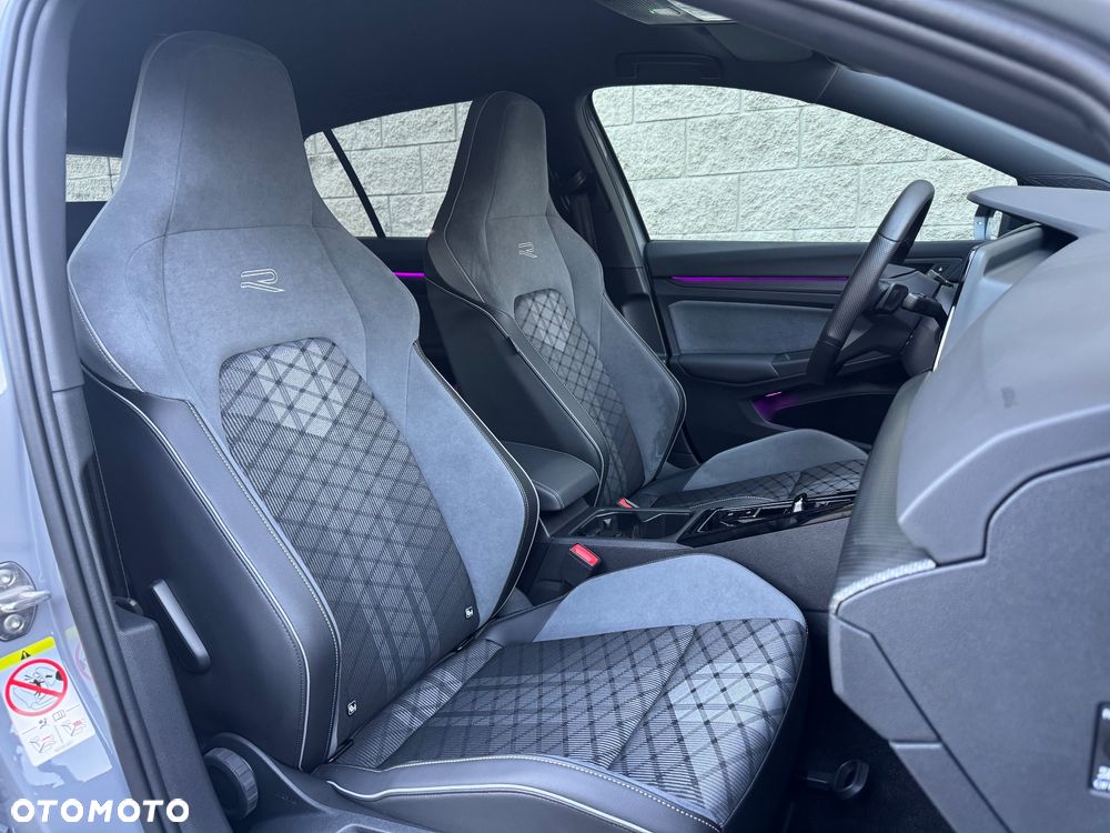 Volkswagen Golf 1.5 eTSI OPF DSG R-Line - 34