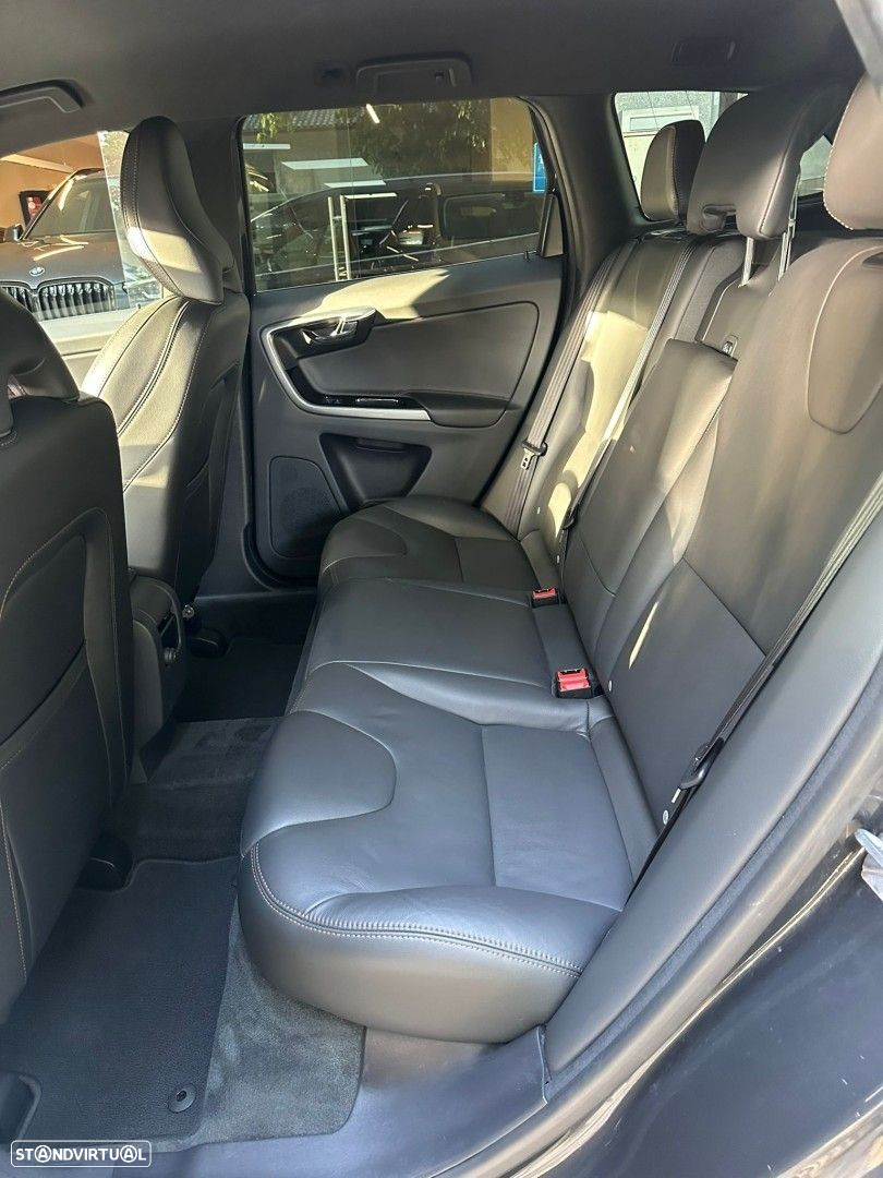 Volvo XC 60 2.0 D3 Momentum - 7