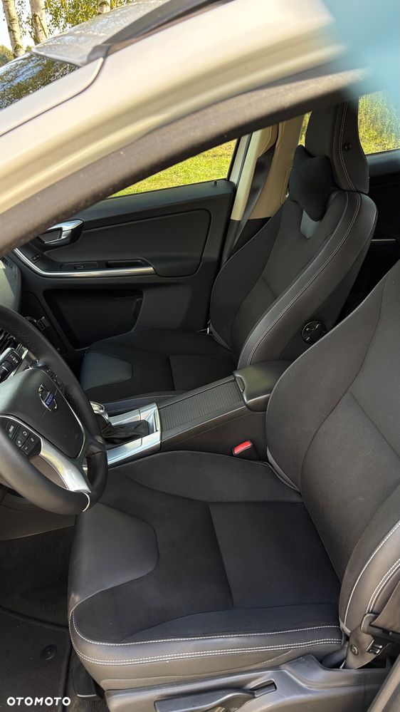 Volvo XC 60 2.4D AWD - 33