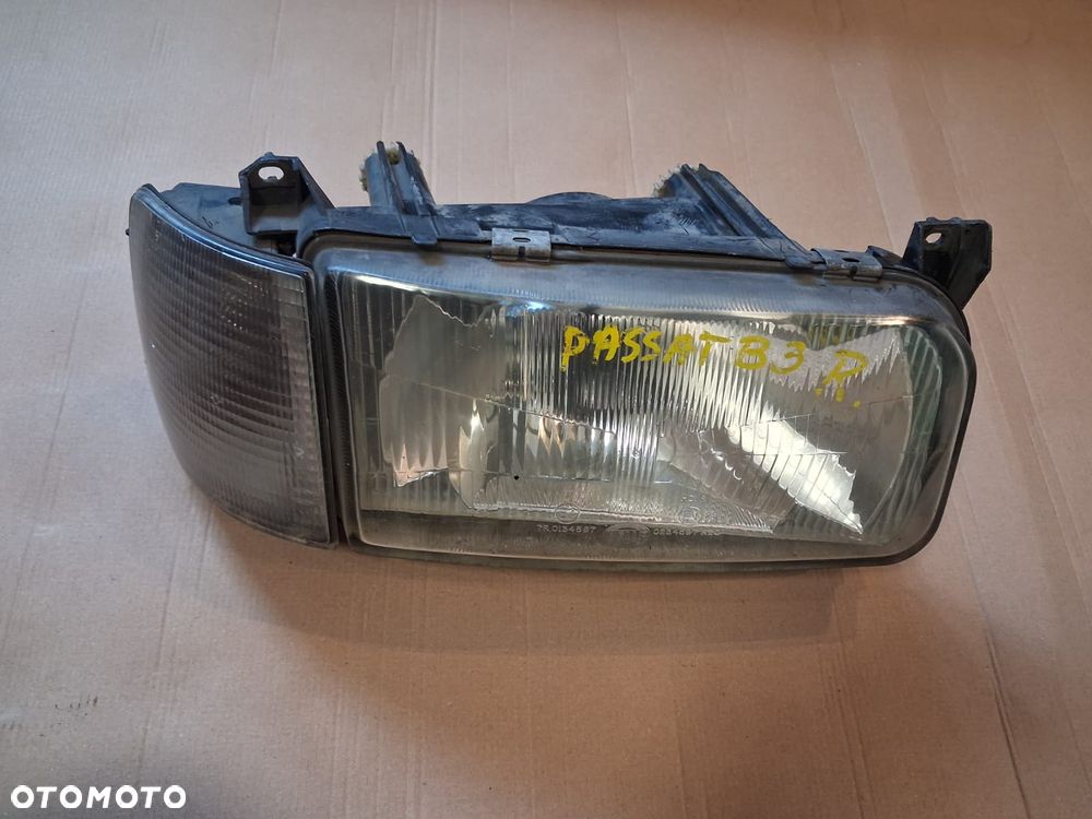 Lampa przód VW PASSAT B3  prawa ORYGINAŁ - 1