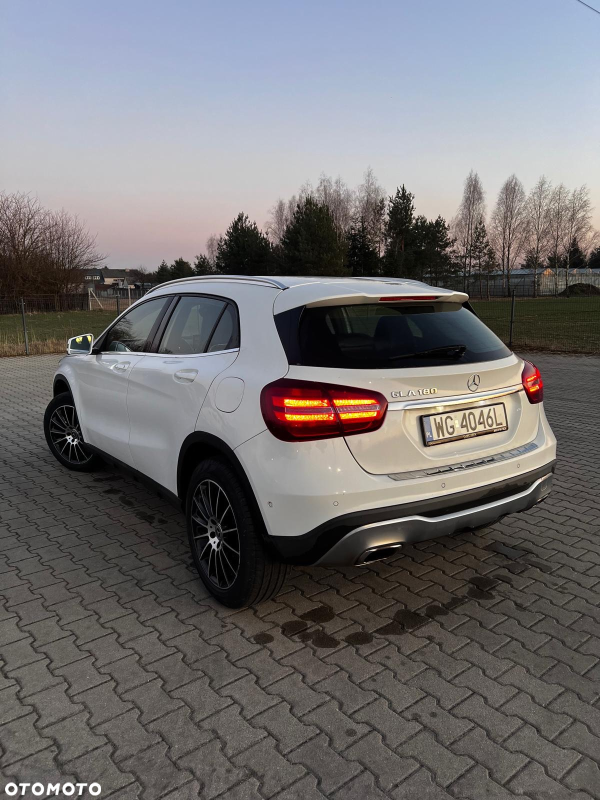 Mercedes-Benz GLA 180 7G-DCT AMG Line - 2