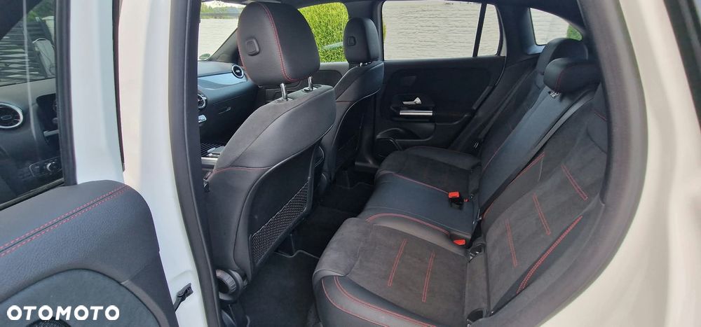 Mercedes-Benz GLA - 15