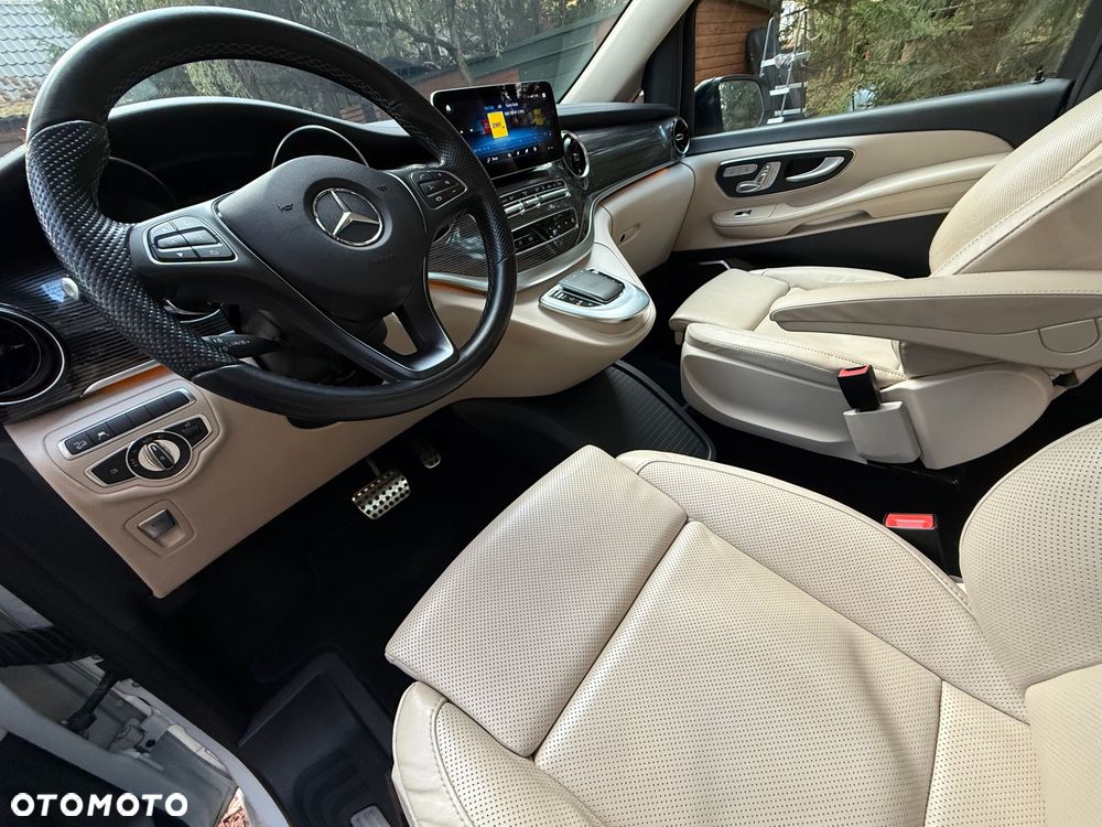 Mercedes-Benz V-Class 2022 photo 2