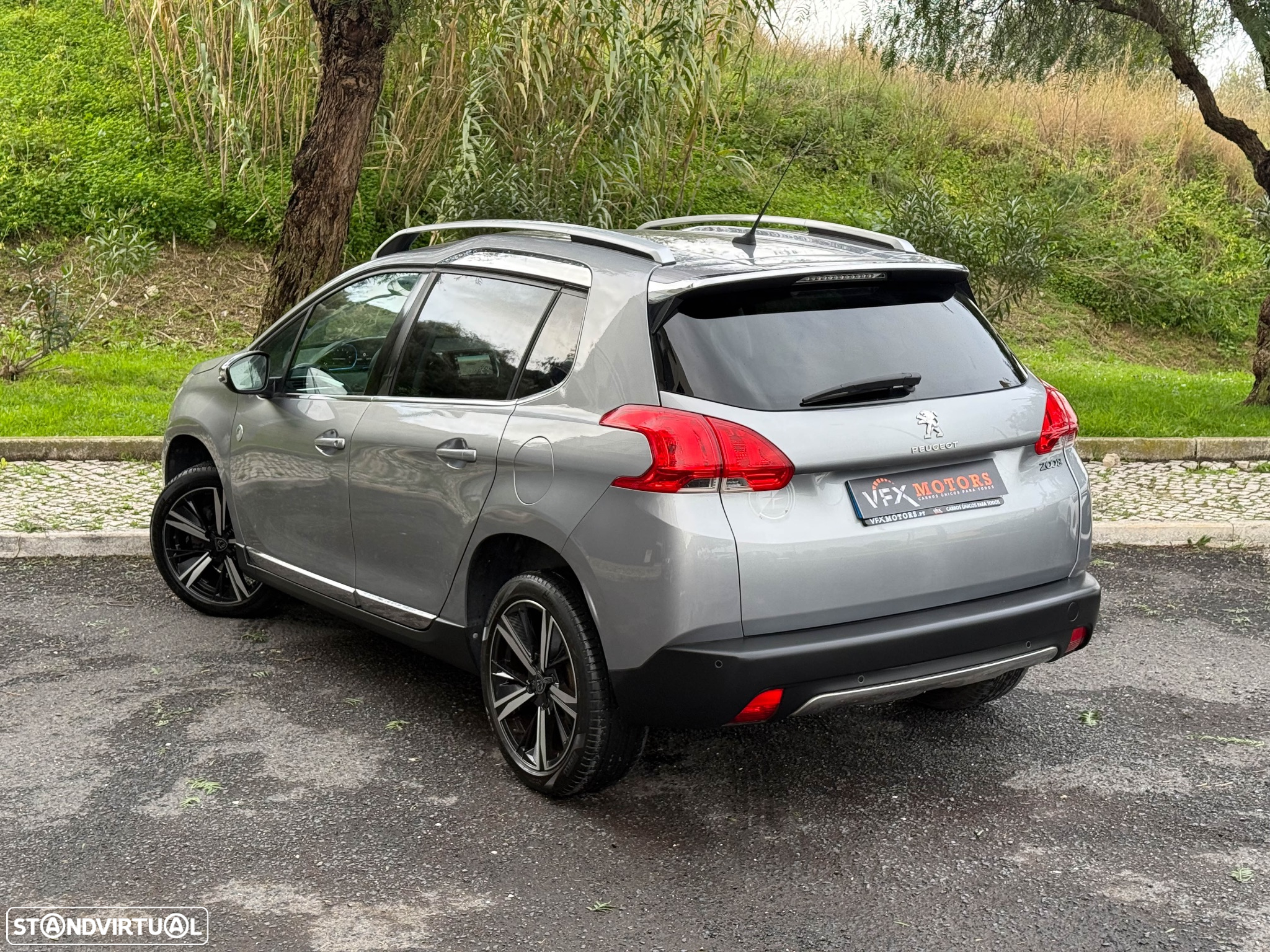 Peugeot 2008 1.2 PureTech Allure - 14
