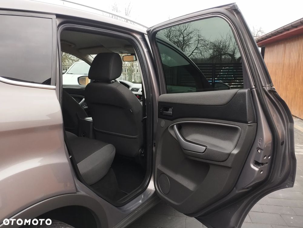 Ford Kuga 2.0 TDCi 2x4 Titanium - 30