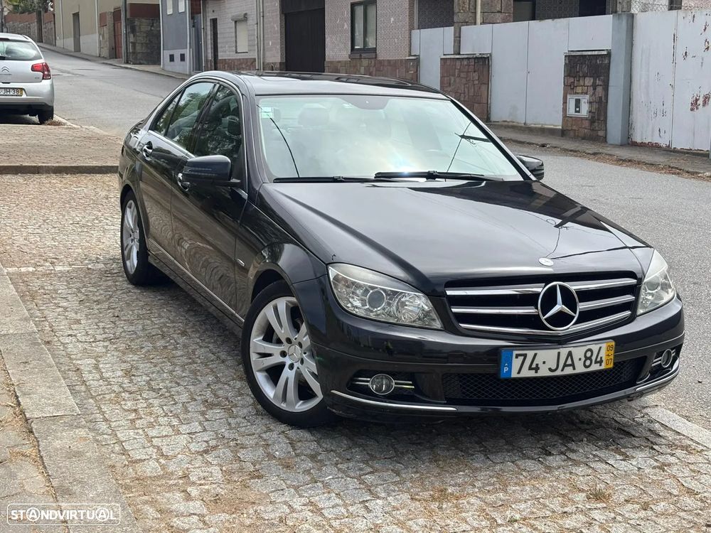 Mercedes-Benz 220 - 11