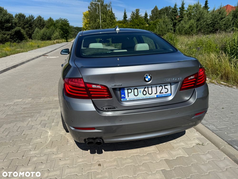BMW Seria 5 520d xDrive - 12