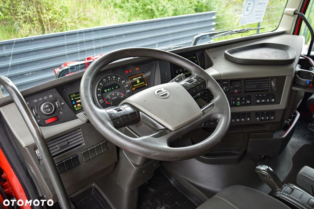 Volvo FH540 / 6x2 / EURO 6 / PUSHER / OŚ SKRĘTNA-PODNOSZONA / RETARDER / KLIMATYZACJA POSTOJOWA / NAWIGACJA / ACC / LEDY / 2 ZBIORNIKI PALIWA / ALUFELGI / SERWISOWANY / SPROWADZONY - 24