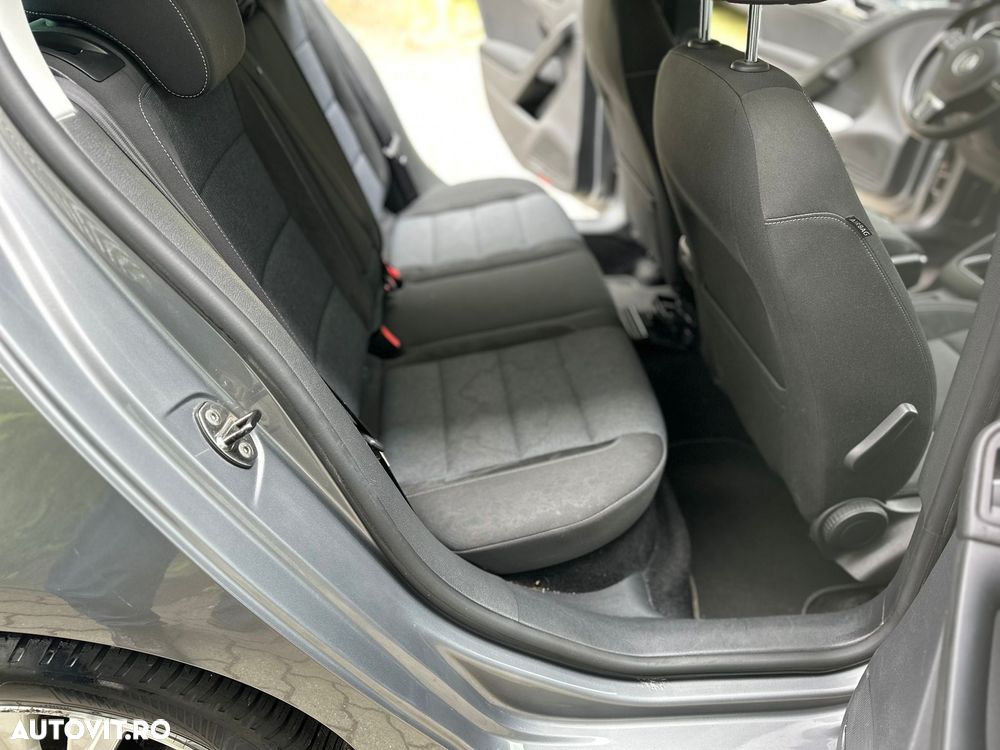 Volkswagen Golf - 11