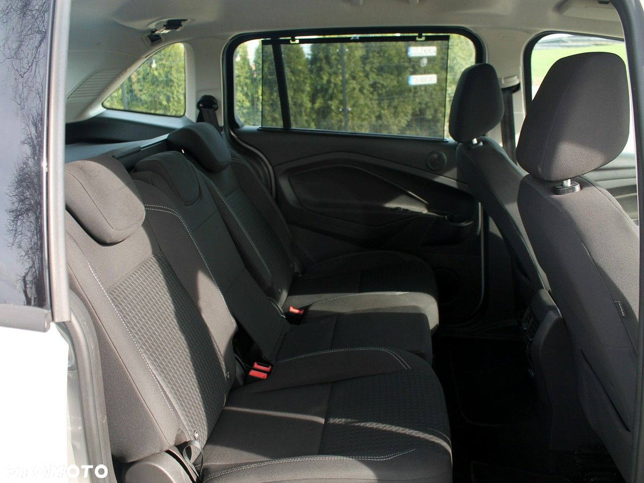 Ford Grand C-MAX - 23