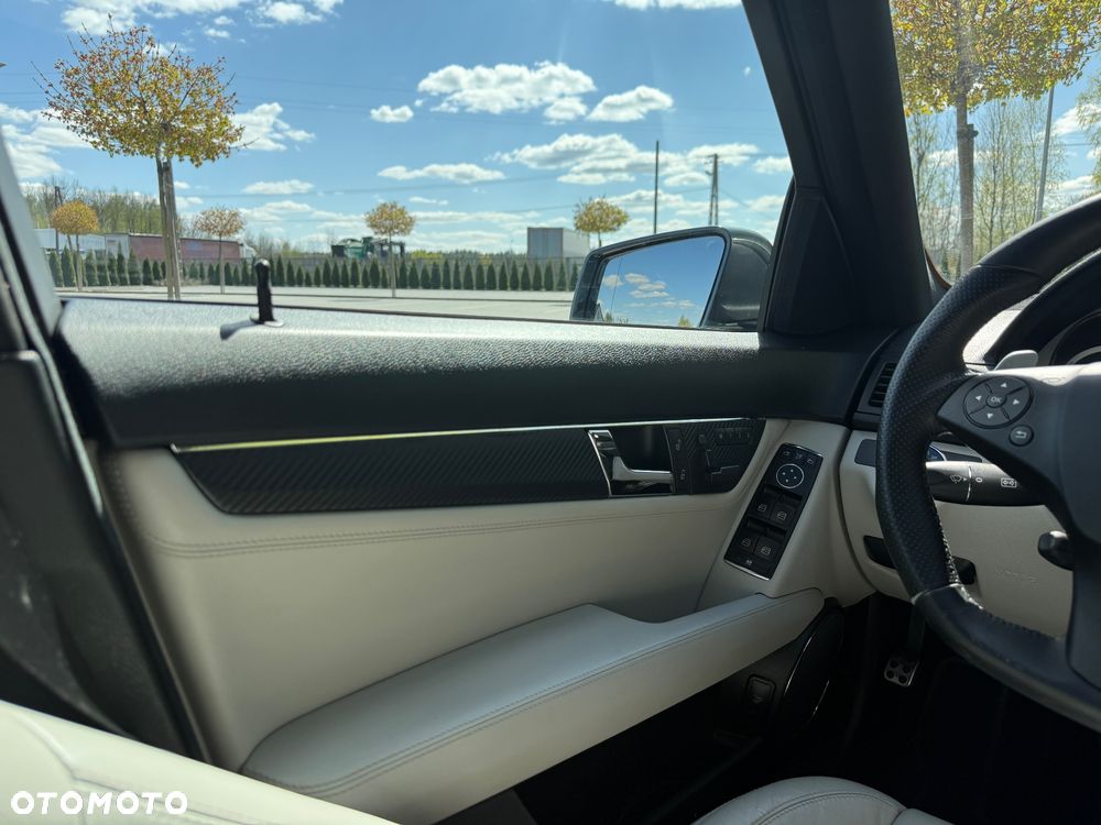 Mercedes-Benz Klasa C 63 AMG 7G-TRONIC SPORT EDITION - 20