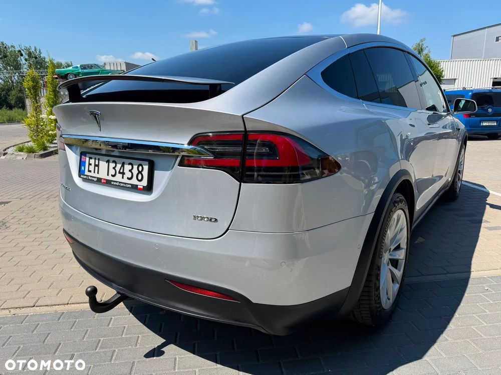 Tesla Model X - 6