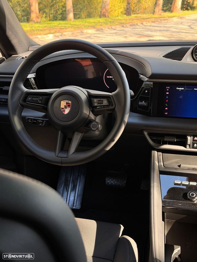 Porsche Macan Electric 4 - 22