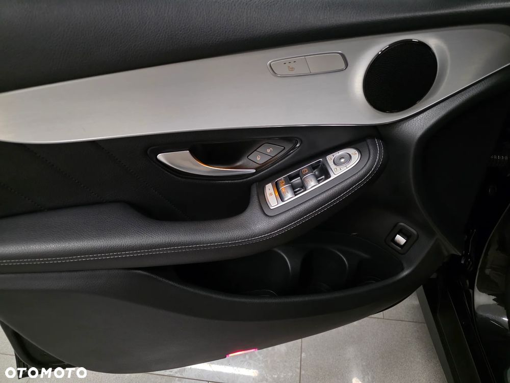 Mercedes-Benz GLC 300 d 4Matic 9G-TRONIC AMG Line Plus - 24