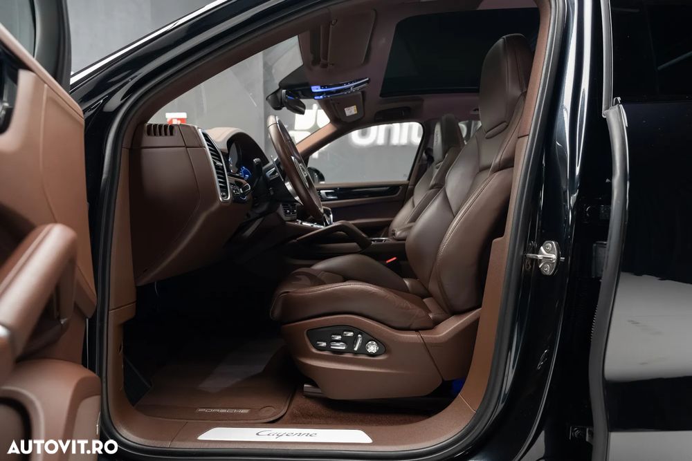 Porsche Cayenne - 15
