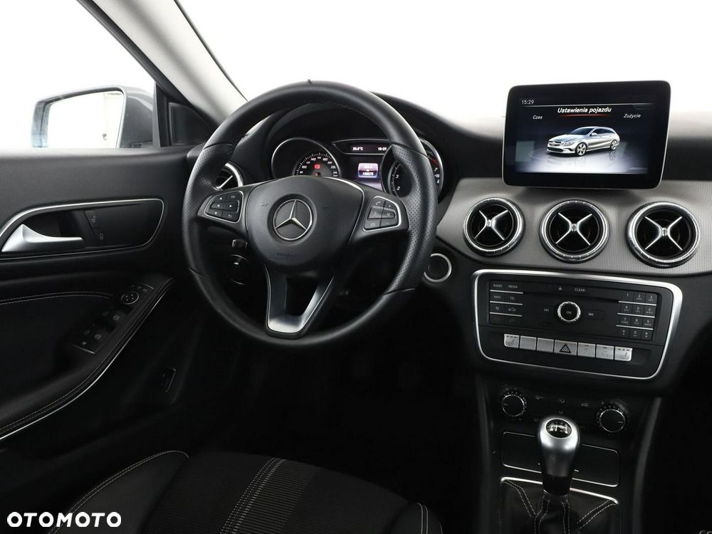 Mercedes-Benz CLA 180 Urban - 17