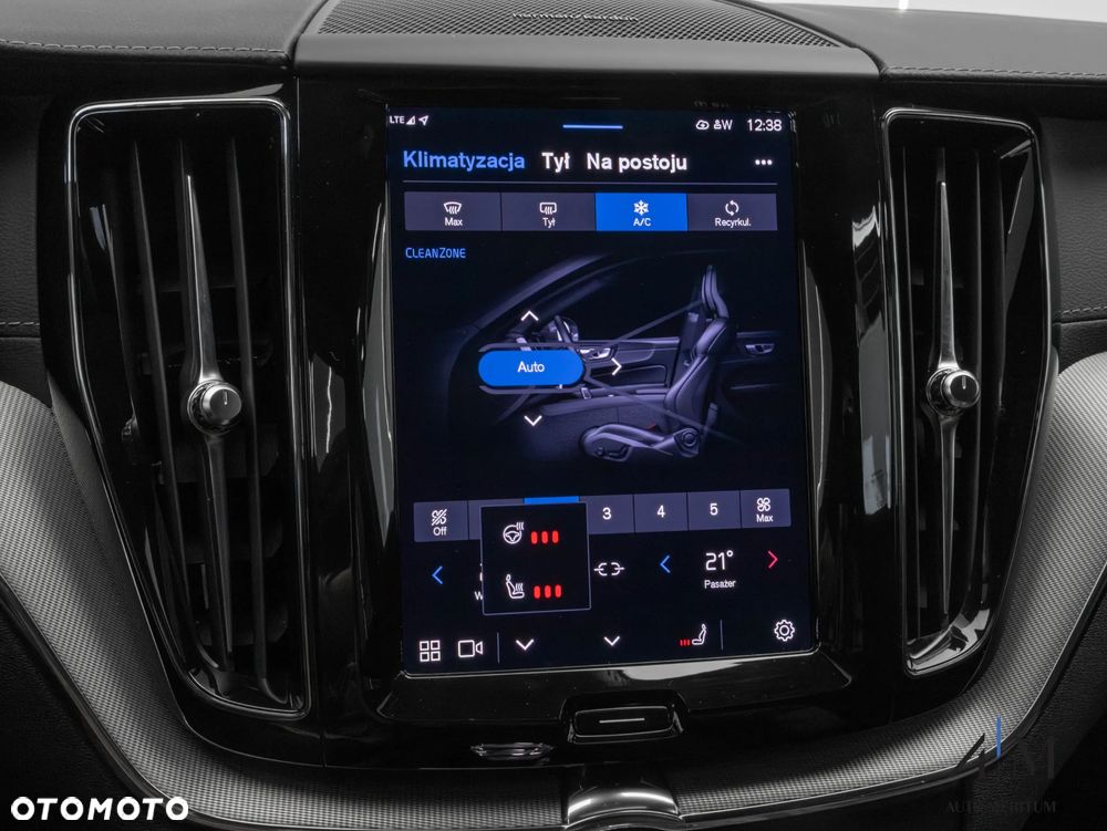 Volvo XC 60 B4 D AWD Ultimate Dark - 28