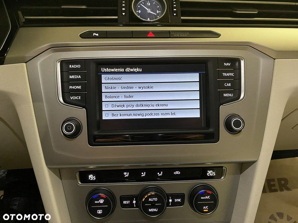 Volkswagen Passat - 26