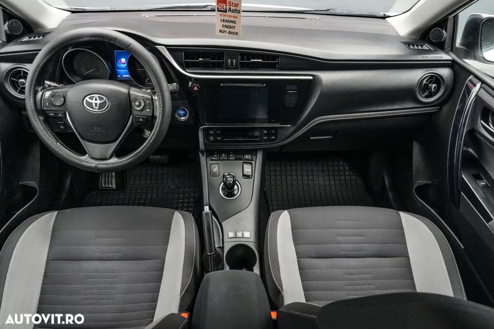 Toyota Auris 1.8 L VVT-i Sol + - 7