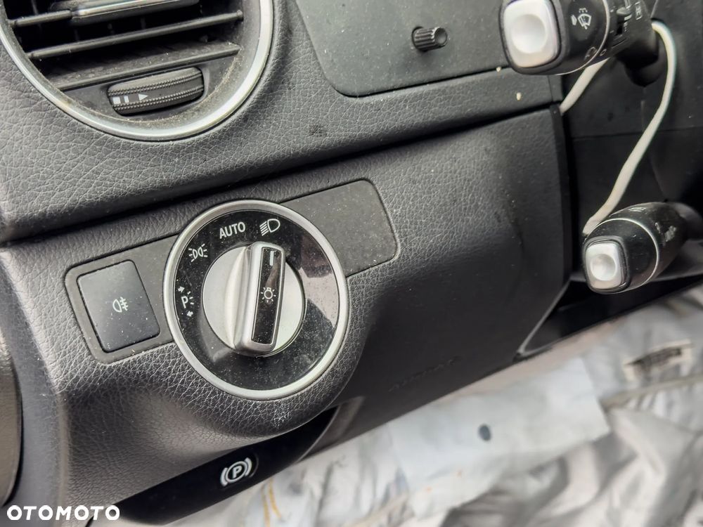 Mercedes-Benz Klasa C 220 CDI DPF Automatik Avantgarde - 25