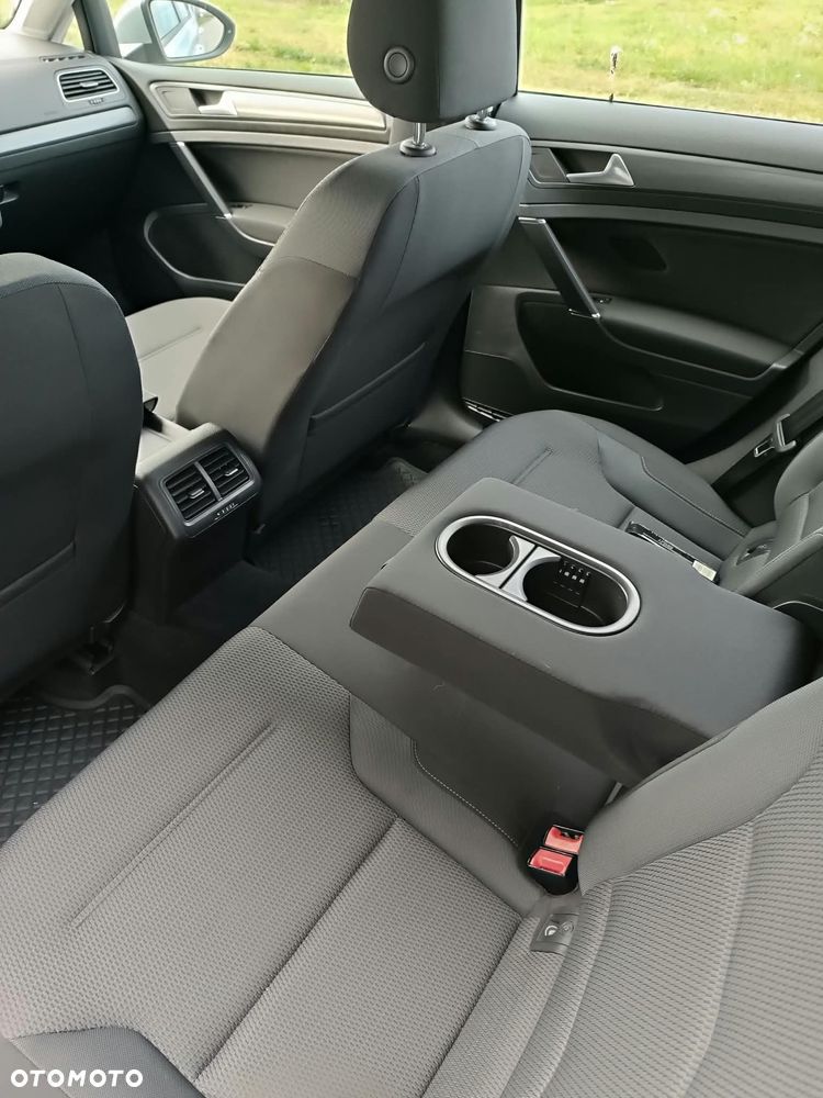 Volkswagen Golf - 32