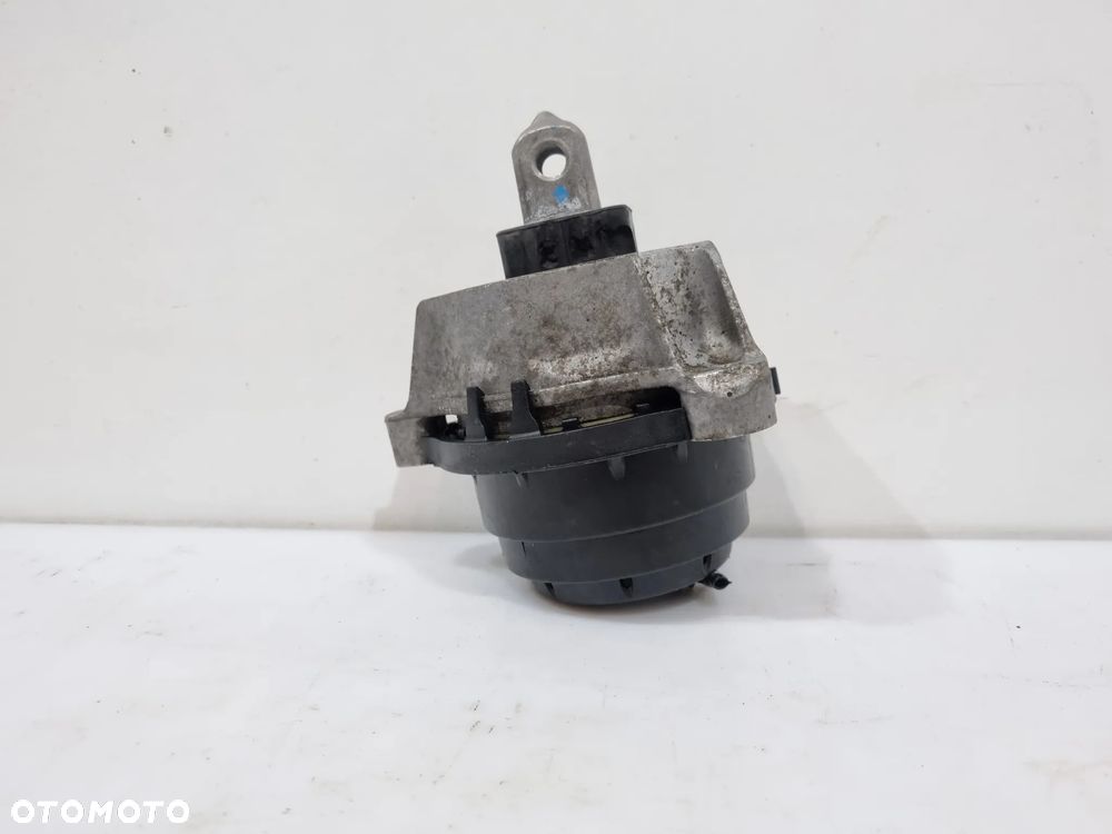 BMW G01 G02 G05 G07 G11 G20 G30 G31 G32 PODUSZKA SILNIKA PRAWA 6860482 - 4