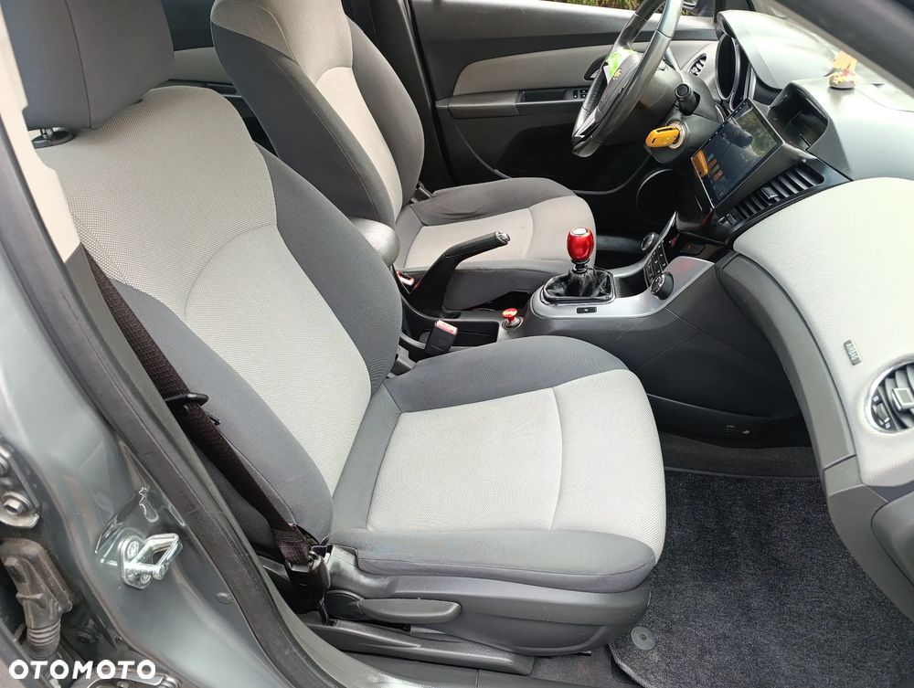 Chevrolet Cruze 1.6 LS - 25