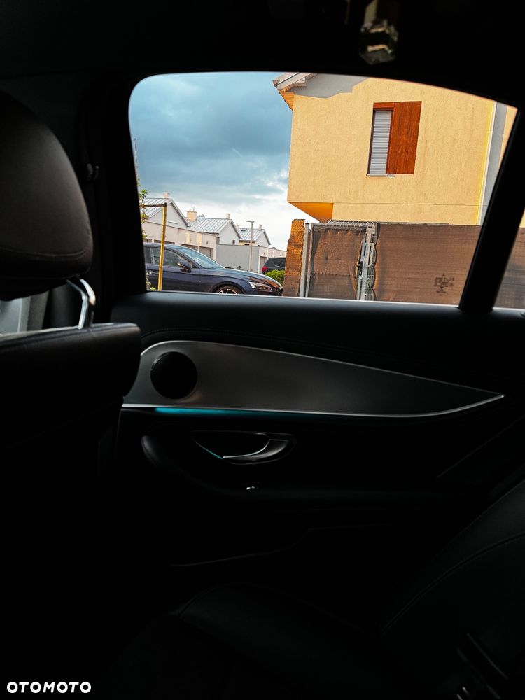Mercedes-Benz Klasa E 220 d 4-Matic 9G-TRONIC - 12