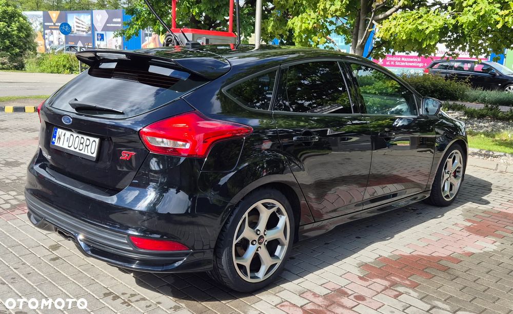 Ford Focus 2.0 EcoBoost ST mit Leder-Sport-Paket - 17