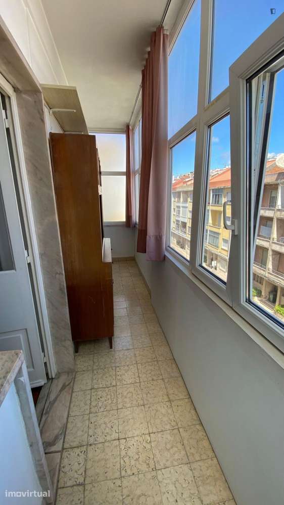 Quarto - localizado em Benfica Lisbon - Grande imagem: 5/7