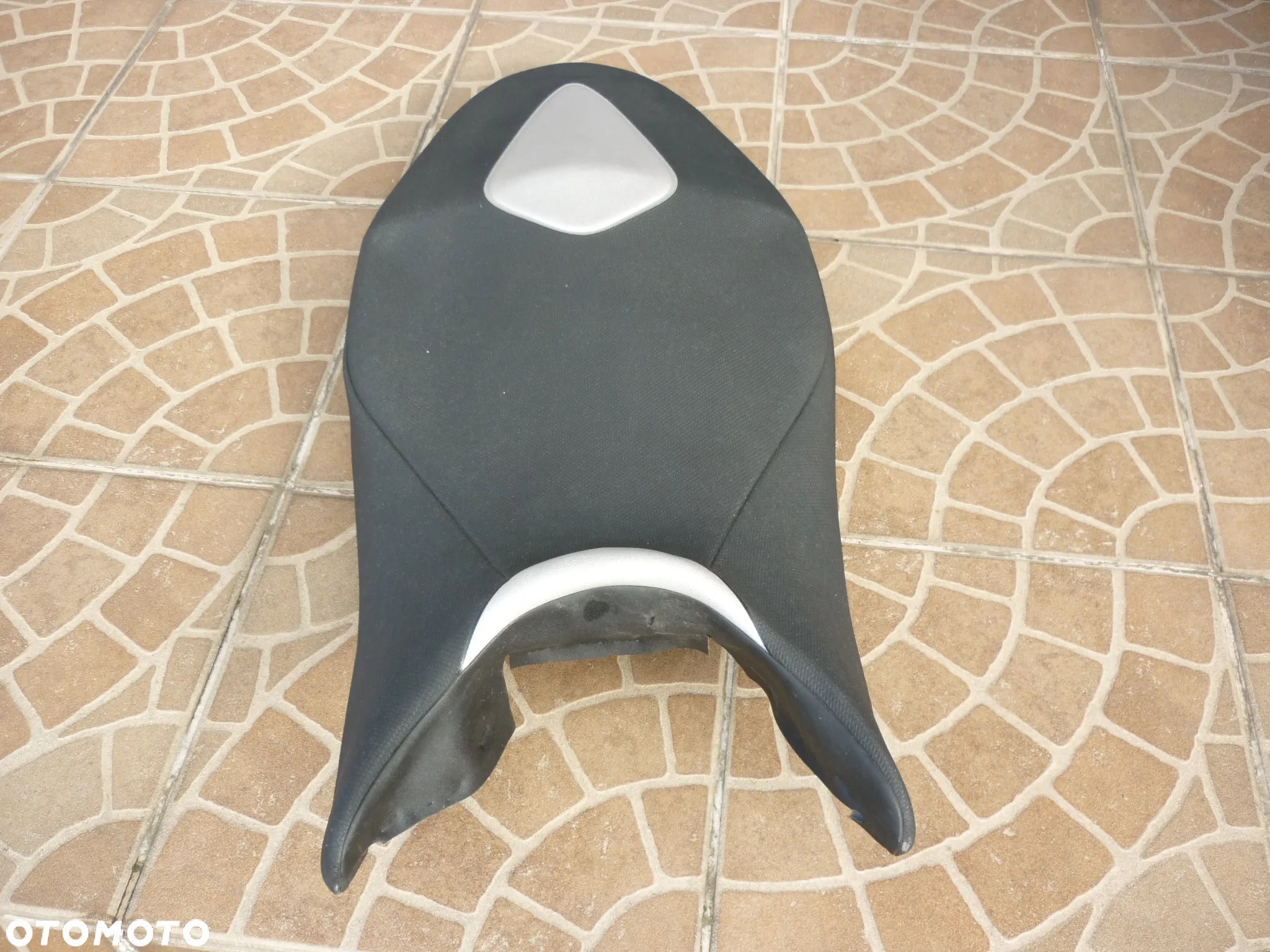 Siedzenie kanapa Suzuki Gladius 650 - 4