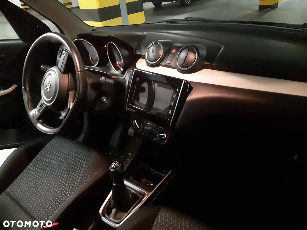 Suzuki Swift 1.2 Premium Plus - 15