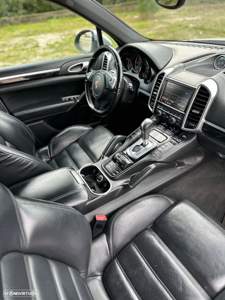 Porsche Cayenne Platinum Edition - 18