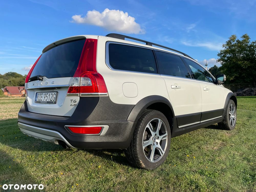 Volvo XC 70 T6 AWD Momentum - 4