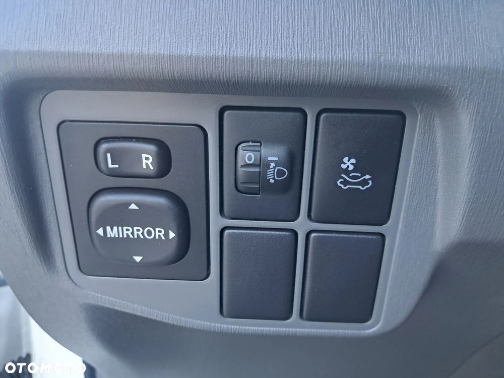 Toyota Prius 1.8 HSD Premium - 26