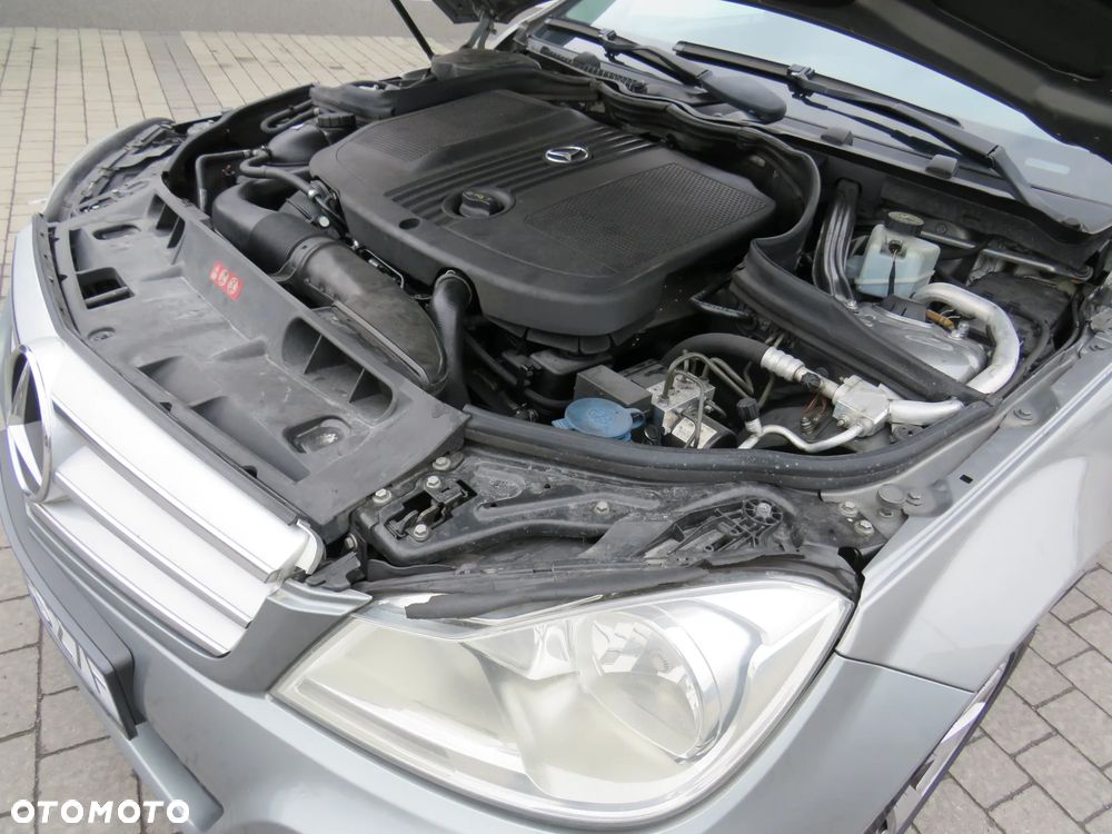 Mercedes-Benz Klasa C 200 CDI DPF BlueEFFICIENCY - 39