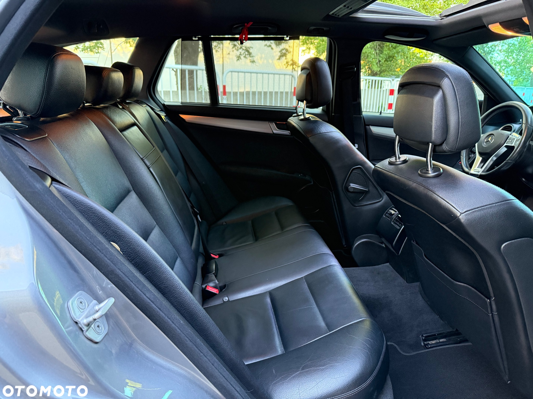 Mercedes-Benz Klasa C 250 (BlueTEC) d T 7G-TRONIC AMG Line - 32